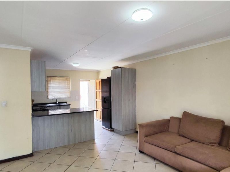 R670k 2bed 2 bath Town house Apartment For Sale in Rynfield, Benoni - Photo 9
