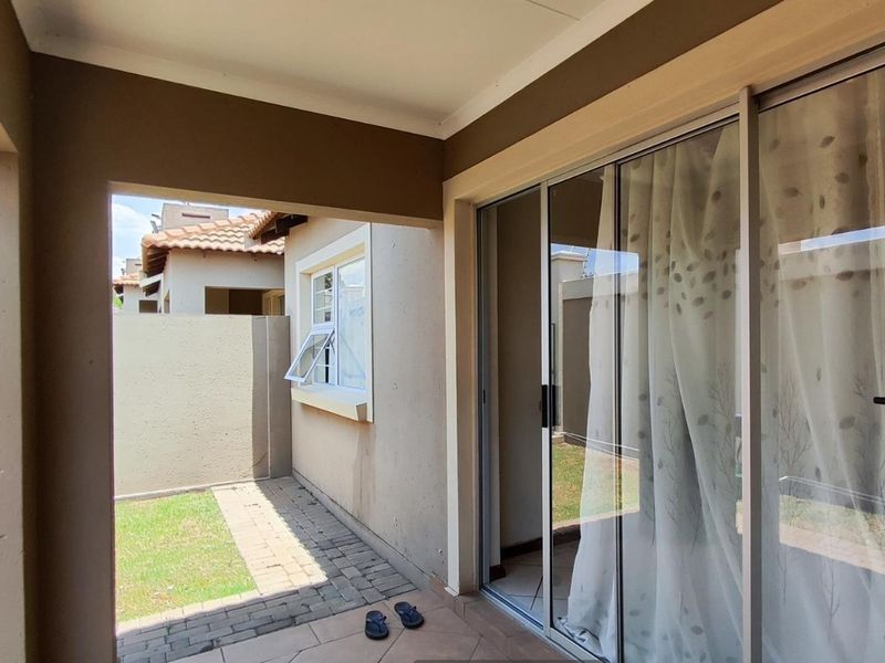 R670k 2bed 2 bath Town house Apartment For Sale in Rynfield, Benoni - Photo 5