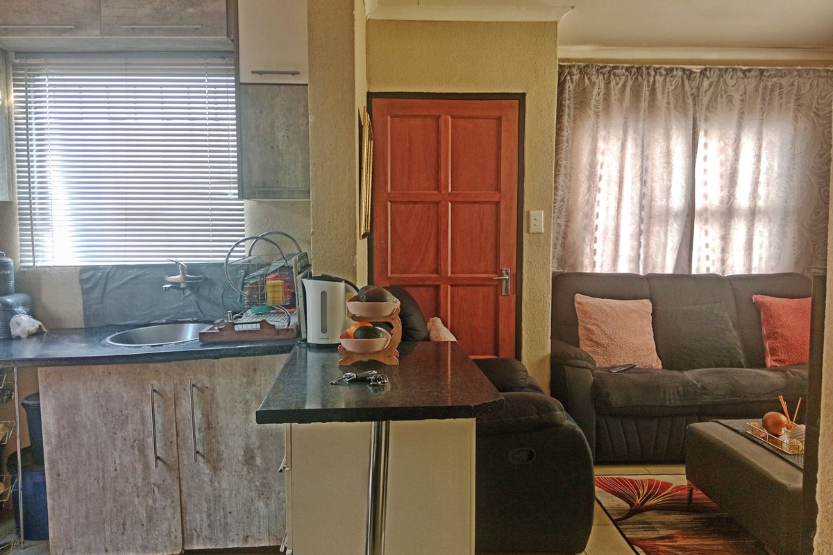 House For Sale in Soshanguve VV, Soshanguve East - Photo 3
