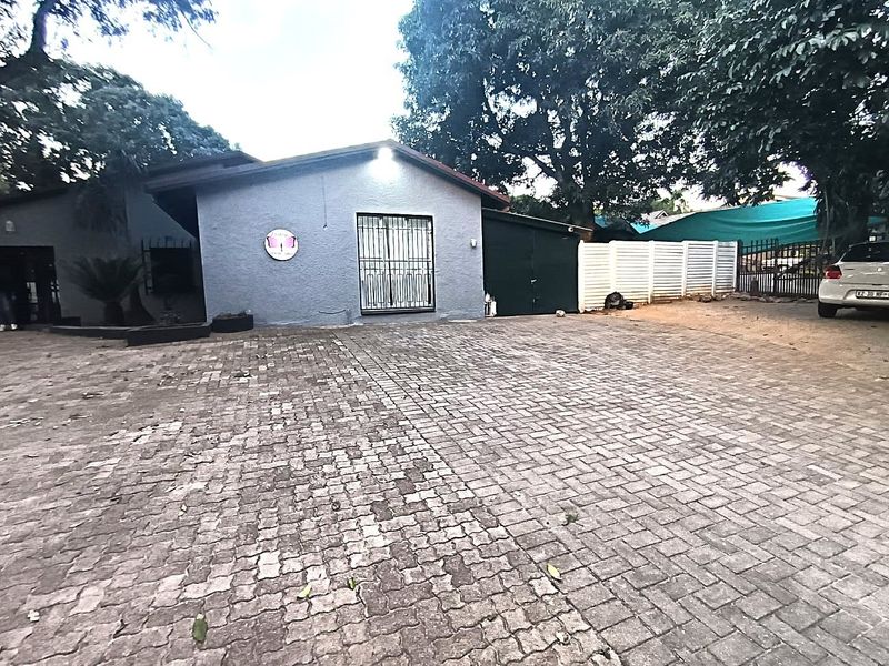 5 Bedroom,3 Bathroom House For Sale in West Acres, Nelspruit - Photo 1