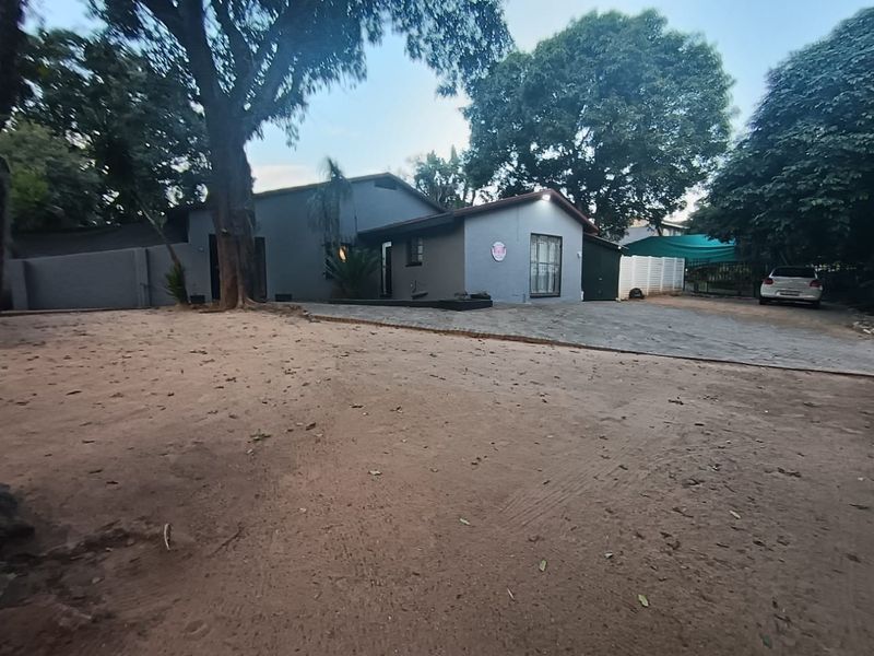 5 Bedroom,3 Bathroom House For Sale in West Acres, Nelspruit - Photo 2