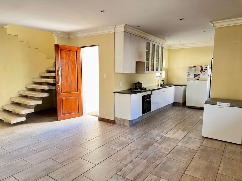 House For Sale in Val De Grace, Pretoria - Photo 2