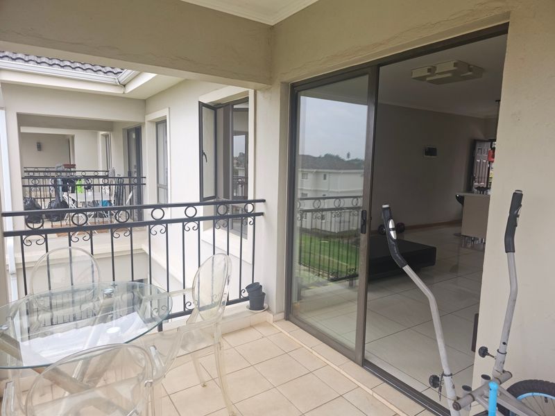 Modern and beautifully appointed upstairs 2 Bedroom 1 Bath Apartment For Sale in Summerset, Midrand - Photo 2