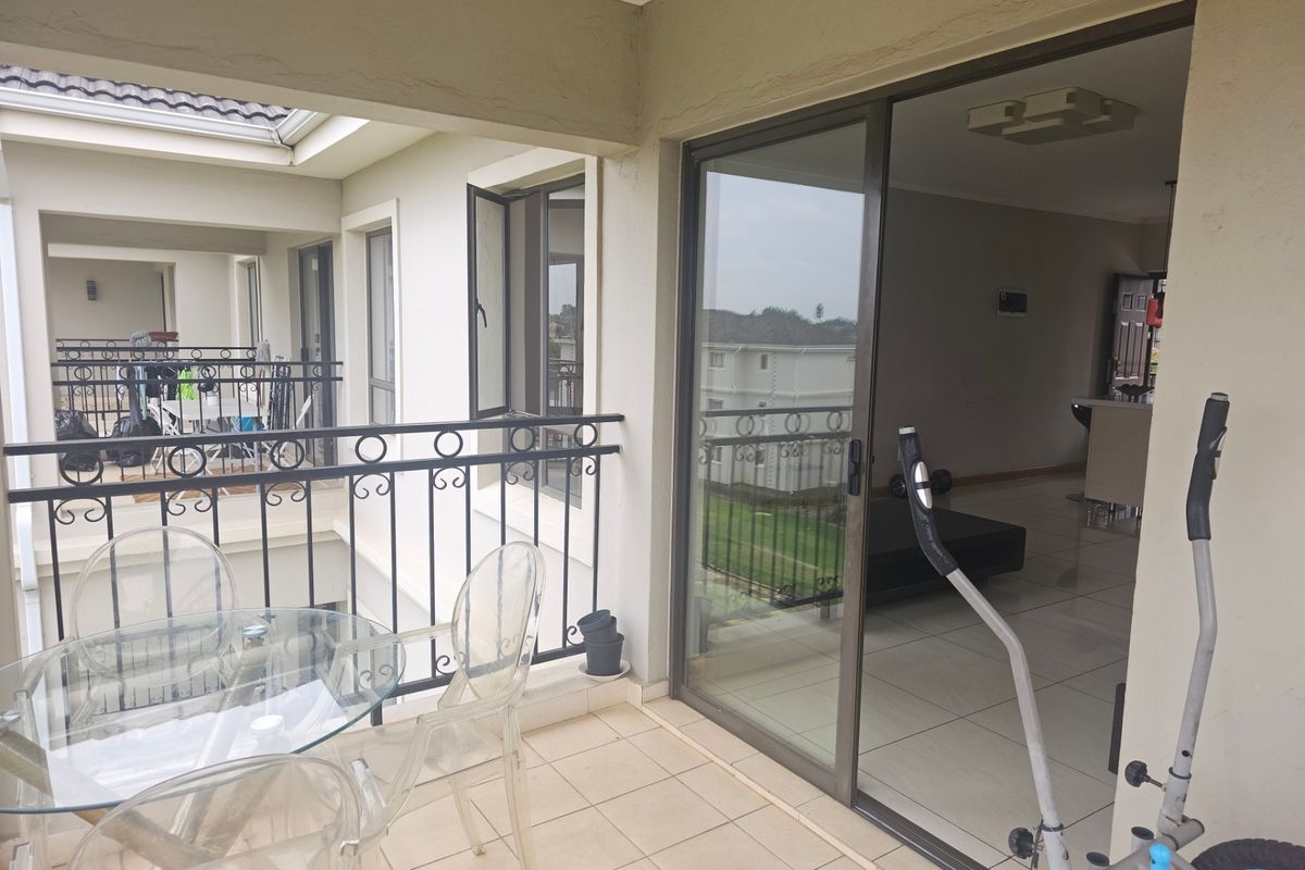 Modern and beautifully appointed upstairs 2 Bedroom 1 Bath Apartment For Sale in Summerset, Midrand - Photo 2