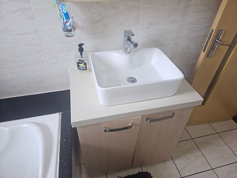 Modern and beautifully appointed upstairs 2 Bedroom 1 Bath Apartment For Sale in Summerset, Midrand - Photo 10