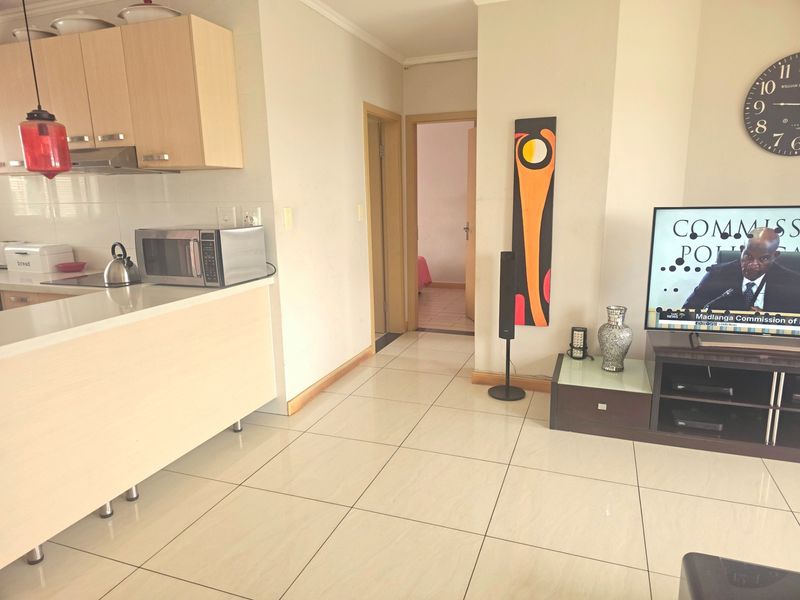 Modern and beautifully appointed upstairs 2 Bedroom 1 Bath Apartment For Sale in Summerset, Midrand - Photo 5