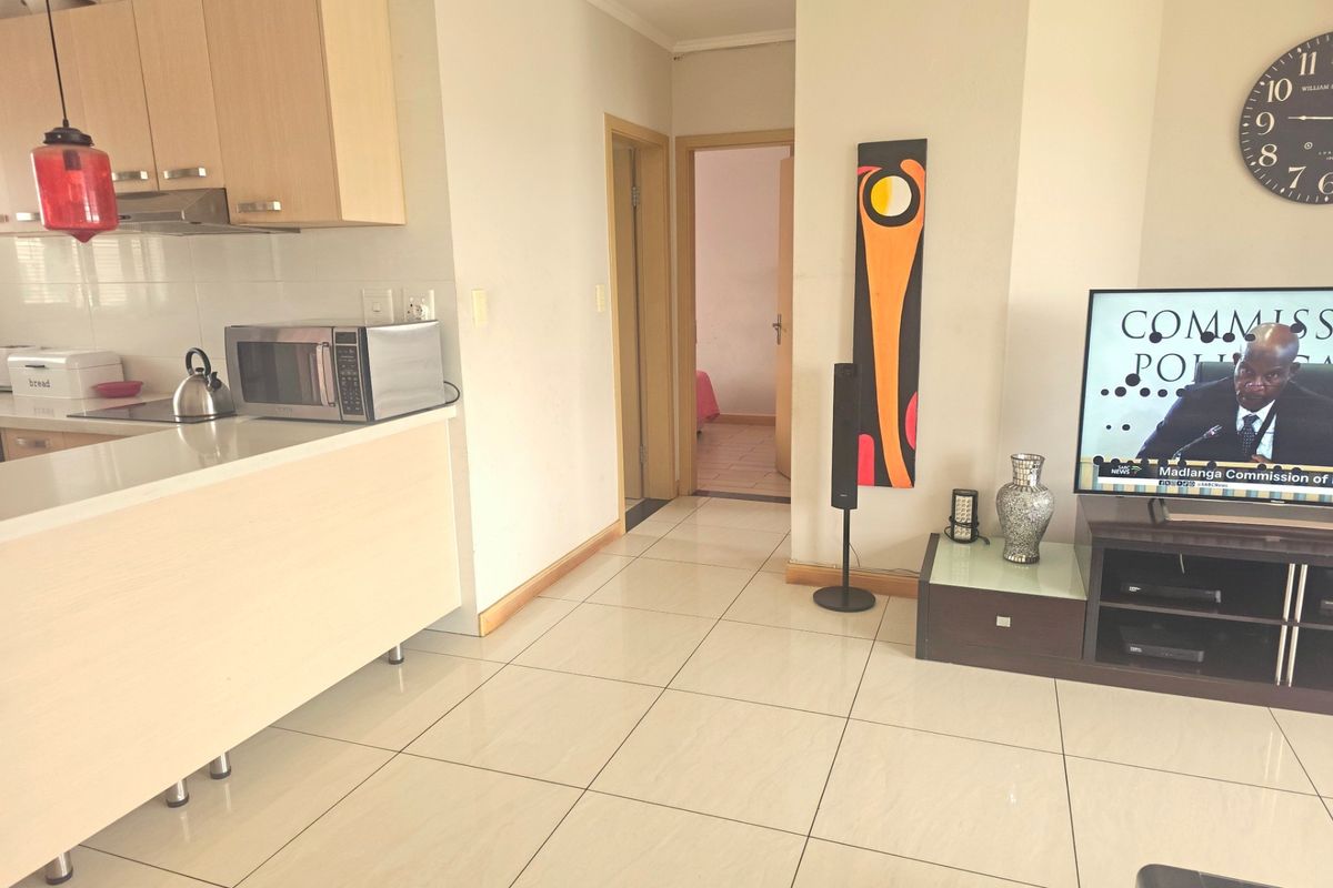 Modern and beautifully appointed upstairs 2 Bedroom 1 Bath Apartment For Sale in Summerset, Midrand - Photo 5