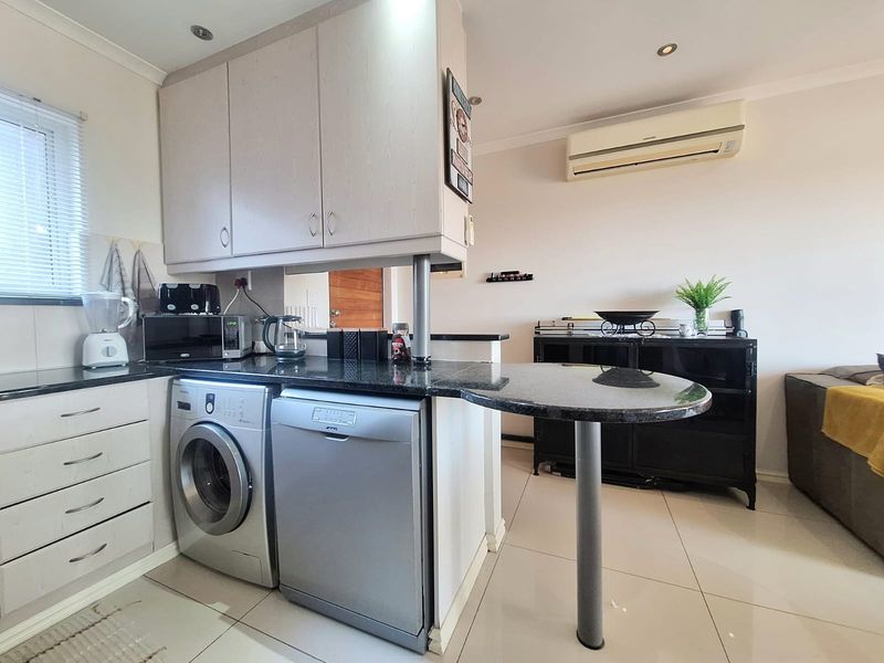Ground Floor 2 Bed 2 Bath with Dam Views in Sheffield Manor Estate - Photo 4