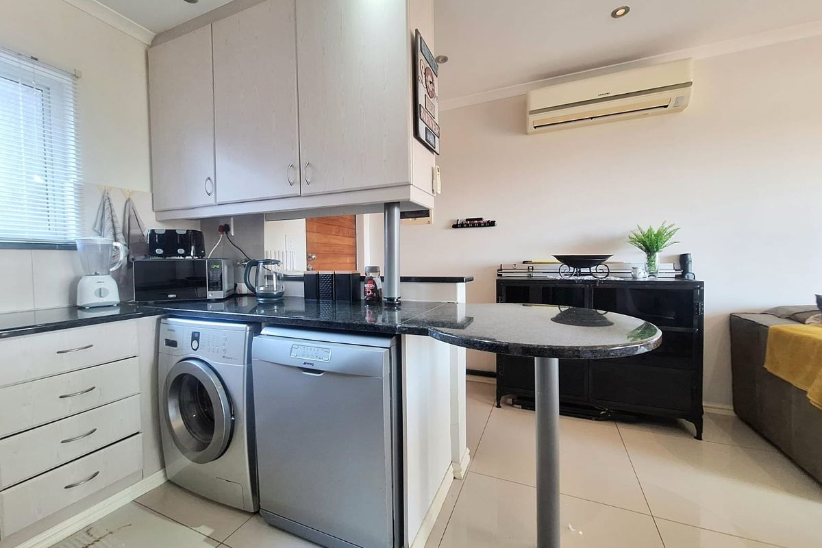 Ground Floor 2 Bed 2 Bath with Dam Views in Sheffield Manor Estate - Photo 4