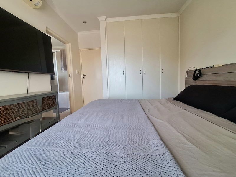 Ground Floor 2 Bed 2 Bath with Dam Views in Sheffield Manor Estate - Photo 9