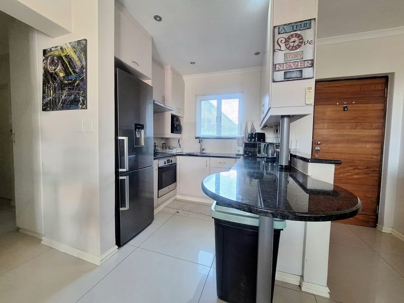 Ground Floor 2 Bed 2 Bath with Dam Views in Sheffield Manor Estate - Photo 3