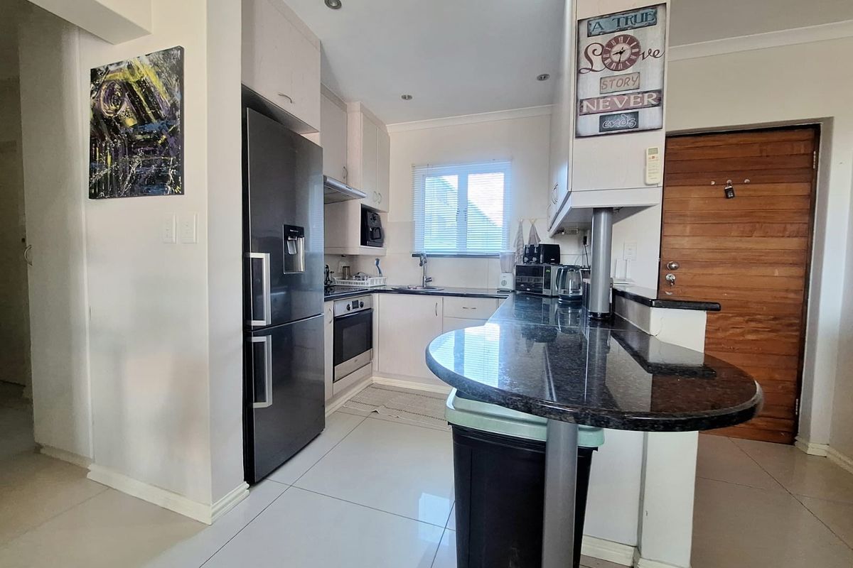 Ground Floor 2 Bed 2 Bath with Dam Views in Sheffield Manor Estate - Photo 3