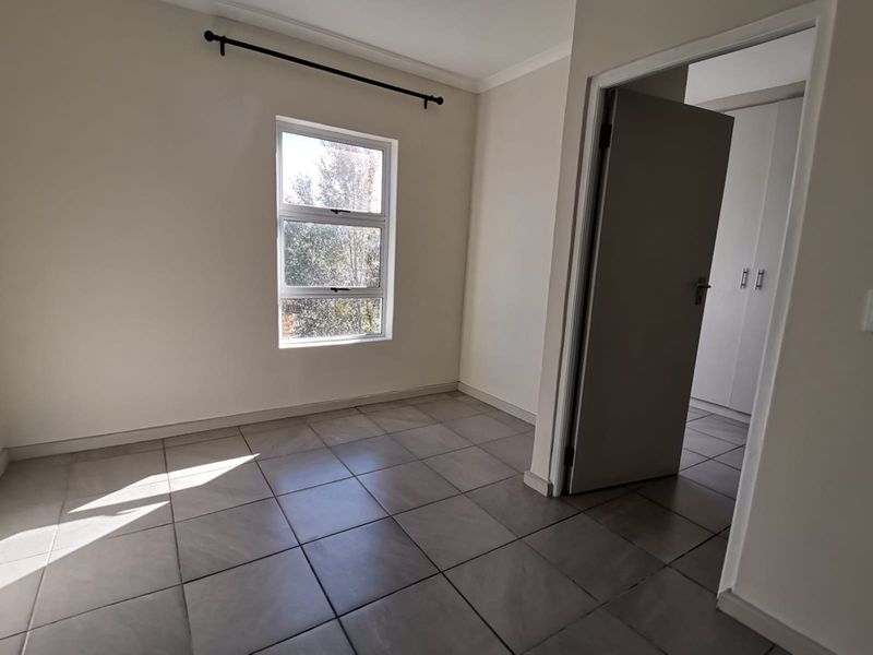 Modern 1 Bedroom Apartment for sale in La Vie Estate in Paarl - Photo 6