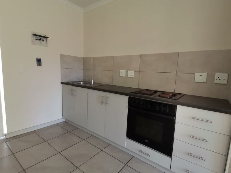 Modern 1 Bedroom Apartment for sale in La Vie Estate in Paarl - Photo 5