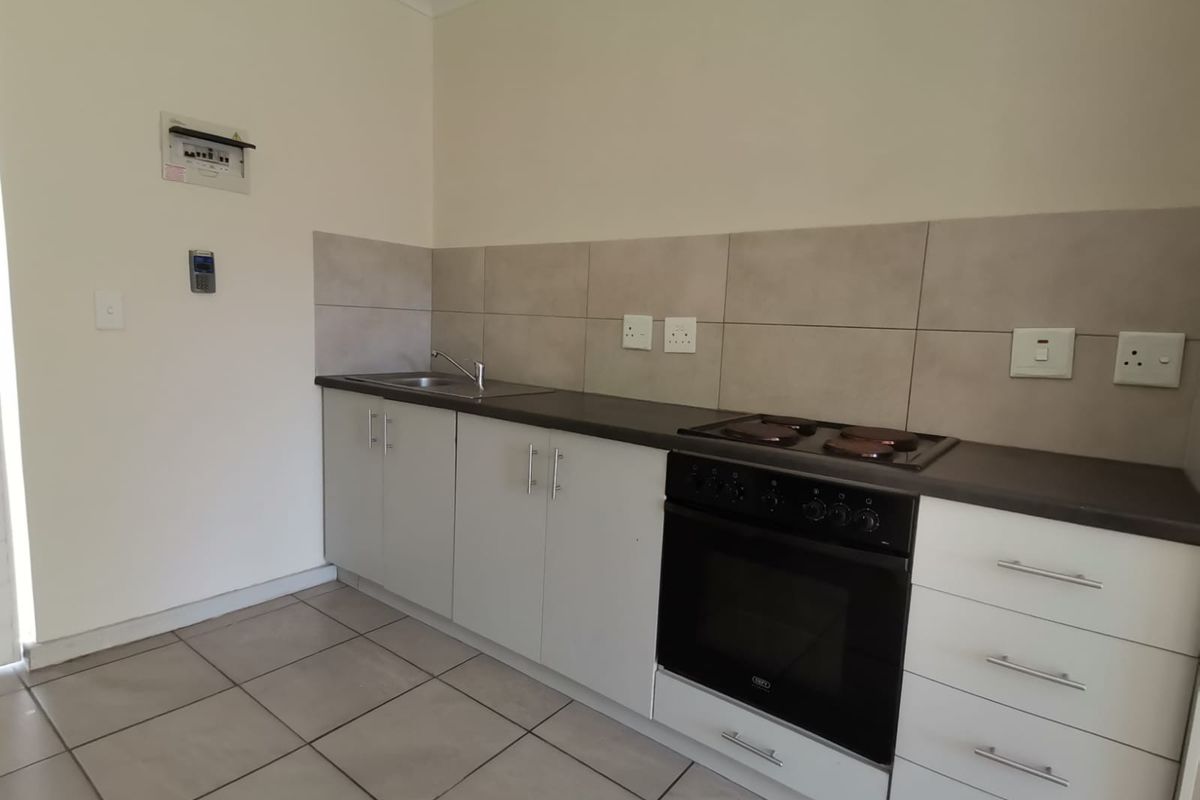 Modern 1 Bedroom Apartment for sale in La Vie Estate in Paarl - Photo 5