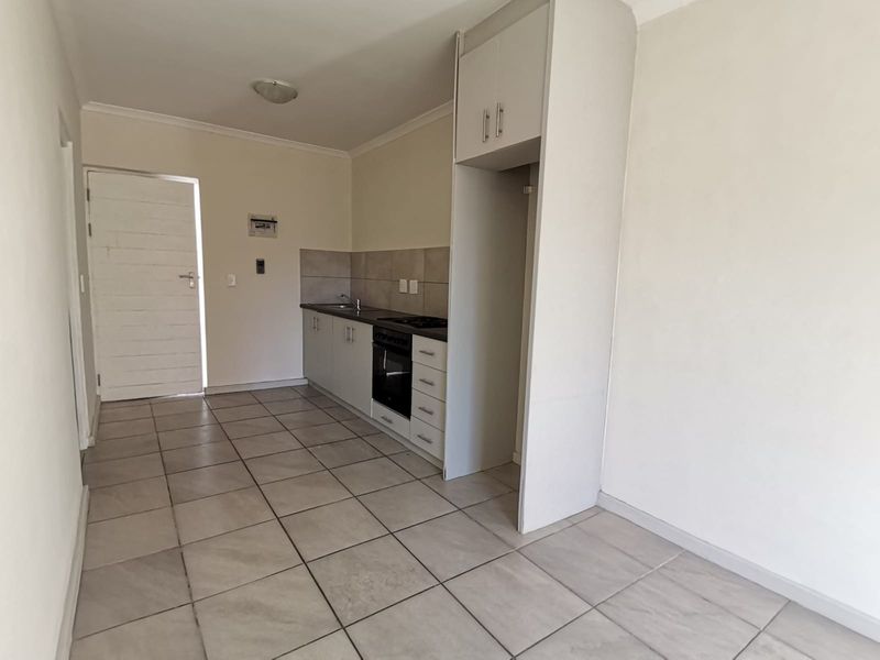 Modern 1 Bedroom Apartment for sale in La Vie Estate in Paarl - Photo 4