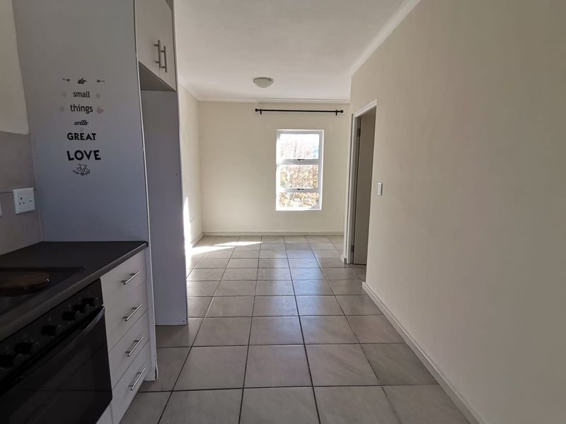 Modern 1 Bedroom Apartment for sale in La Vie Estate in Paarl - Photo 3