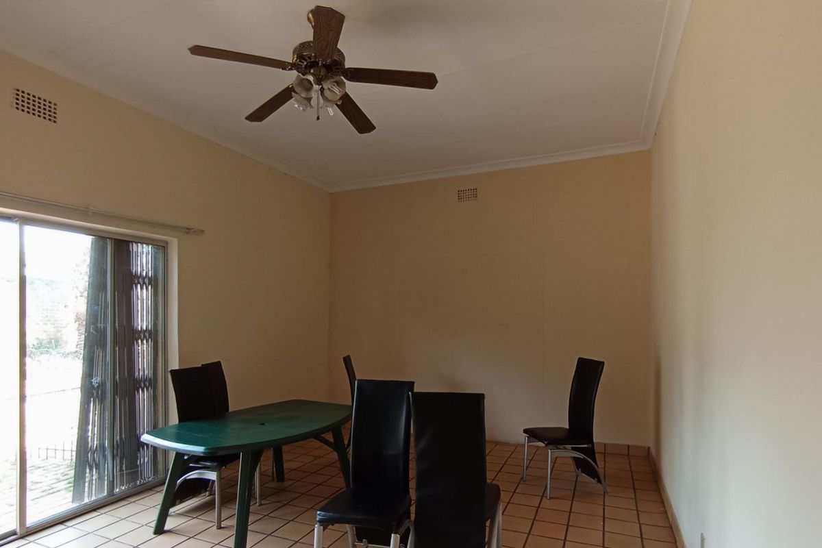 Spacious 4-Bedroom Family Home with Separate 3-Bedroom Flatlet in Sydenham - Photo 5