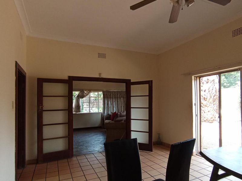 Spacious 4-Bedroom Family Home with Separate 3-Bedroom Flatlet in Sydenham - Photo 4