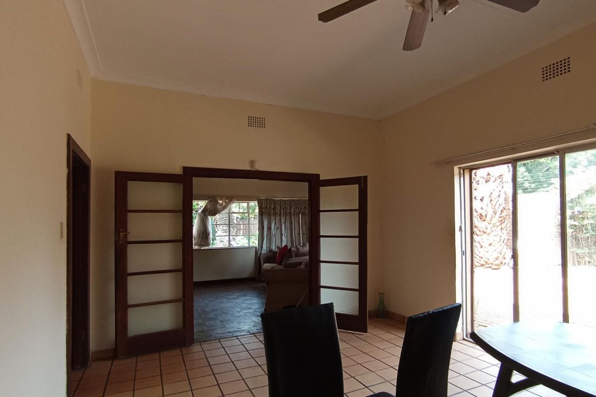 Spacious 4-Bedroom Family Home with Separate 3-Bedroom Flatlet in Sydenham - Photo 4
