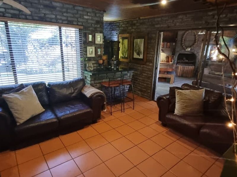 Spacious Family Living with Flatlet with  Entertainment Appeal in Dalpark - Photo 10