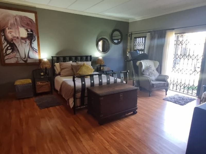 Spacious Family Living with Flatlet with  Entertainment Appeal in Dalpark - Photo 4