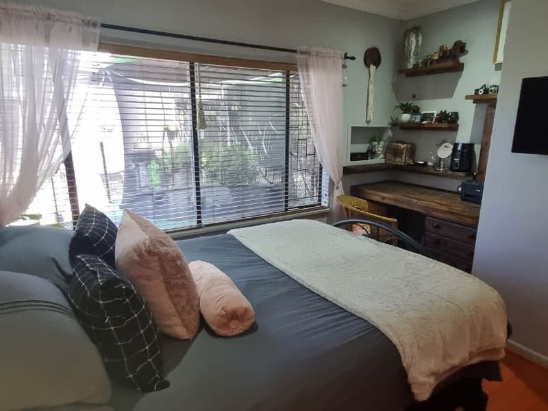 Spacious Family Living with Flatlet with  Entertainment Appeal in Dalpark - Photo 7