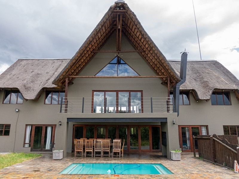Seven Bedroom house in Big 5 Mabalingwe Cyferfontein - Fully Furnished - Photo 2