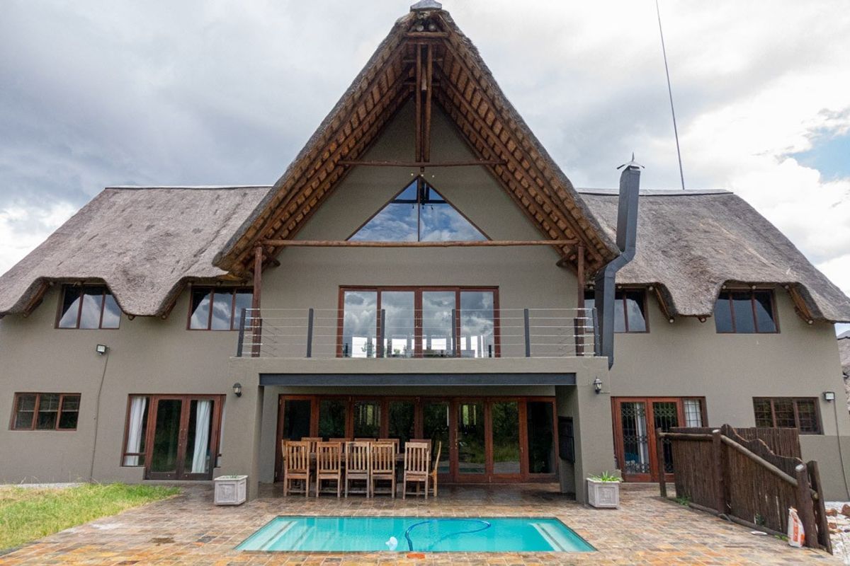 Seven Bedroom house in Big 5 Mabalingwe Cyferfontein - Fully Furnished - Photo 2