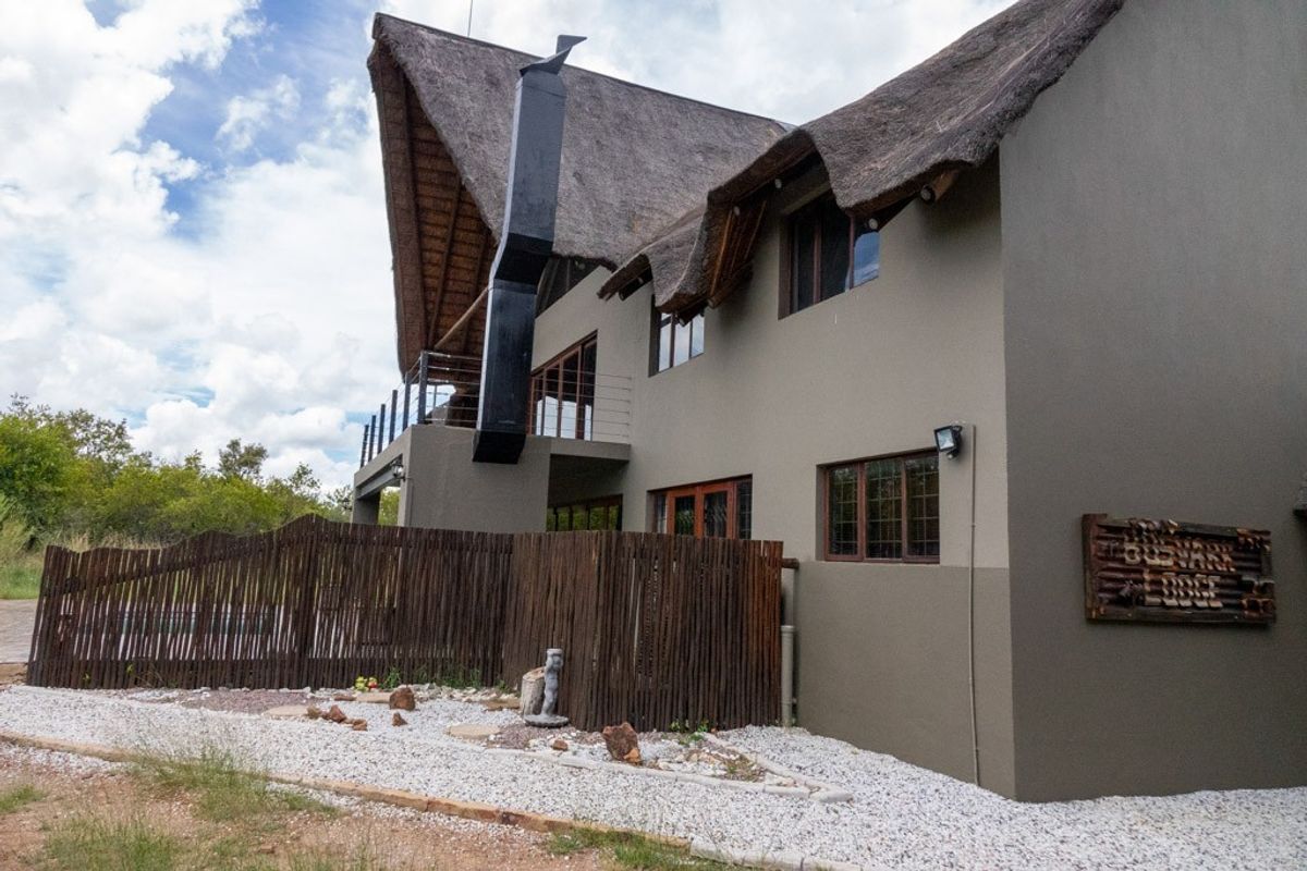 Seven Bedroom house in Big 5 Mabalingwe Cyferfontein - Fully Furnished - Photo 3