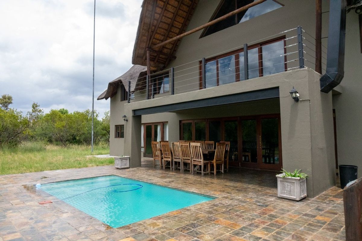 Seven Bedroom house in Big 5 Mabalingwe Cyferfontein - Fully Furnished - Photo 4
