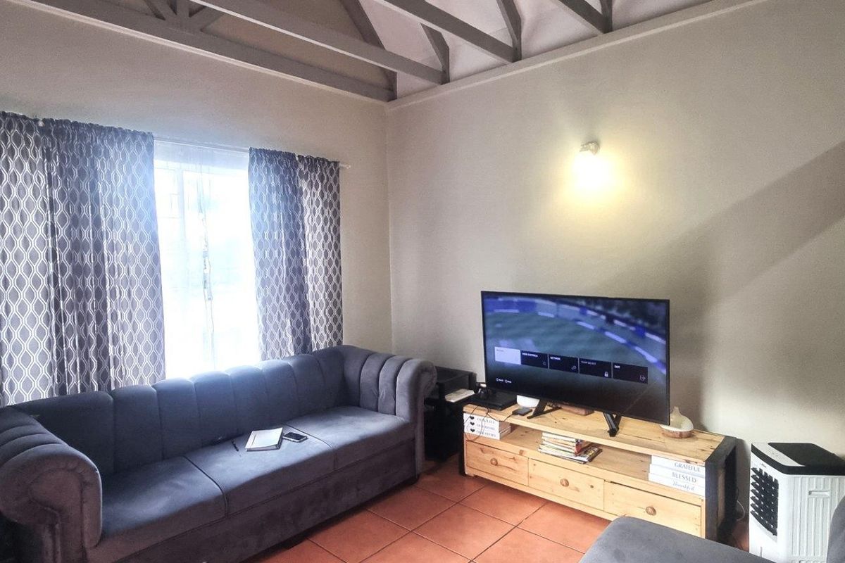 Townhouse For Sale in Glen Marais, Kempton Park - Photo 3