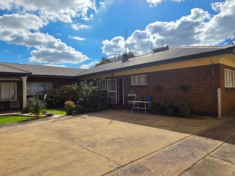 House For Sale in Witbank Ext 5, Witbank - Photo 3