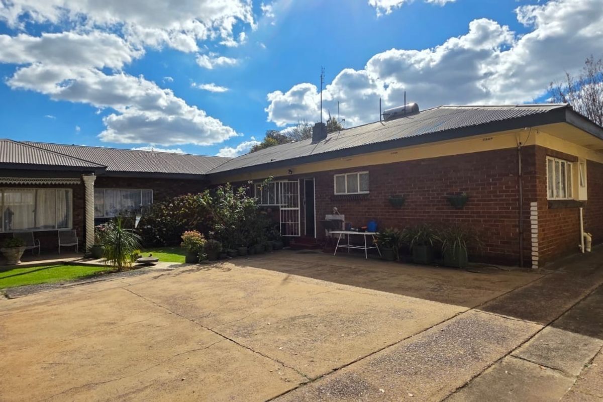 House For Sale in Witbank Ext 5, Witbank - Photo 3