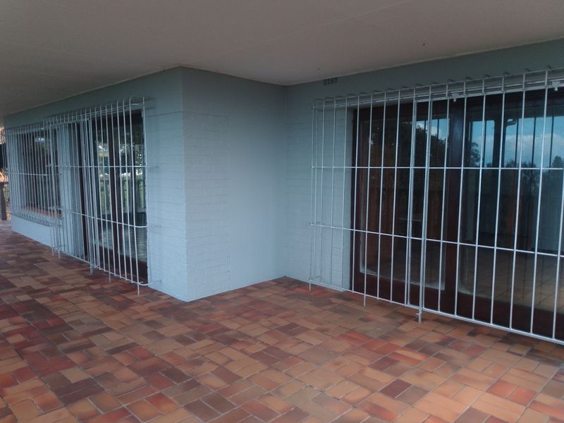 Newly Renovated 2 Bedroom, 2 Bathroom Apartment To Rent! - Photo 5