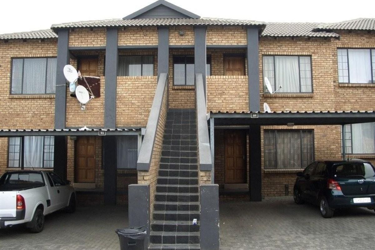 Townhouse For Sale in Elspark, Germiston - Photo 2