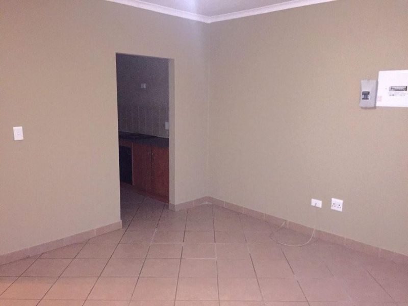 Apartment For Sale in Elspark, Germiston - Photo 4