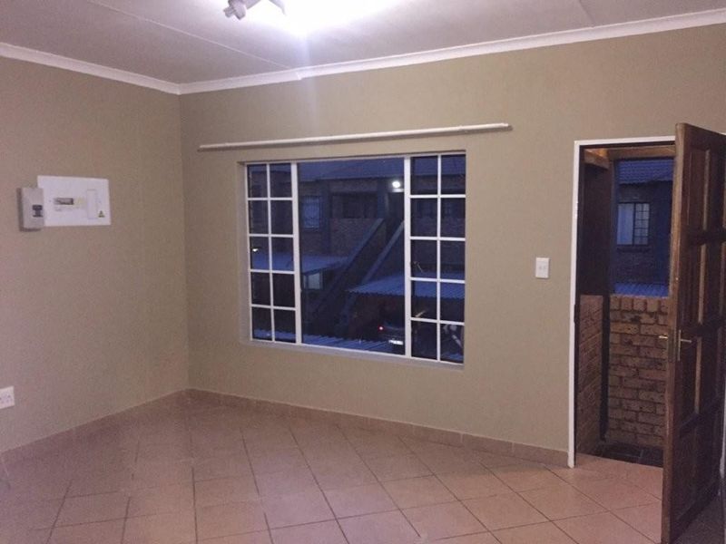 Apartment For Sale in Elspark, Germiston - Photo 3