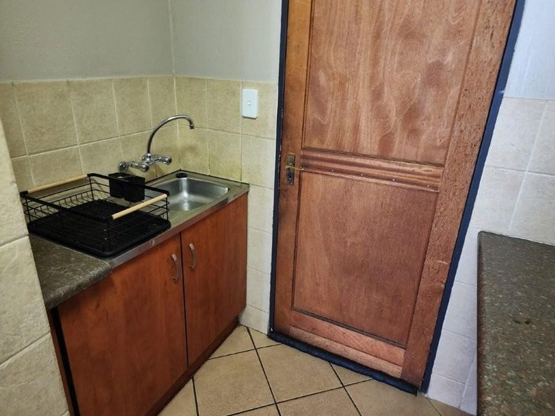 Apartment For Sale in Elspark, Germiston - Photo 8