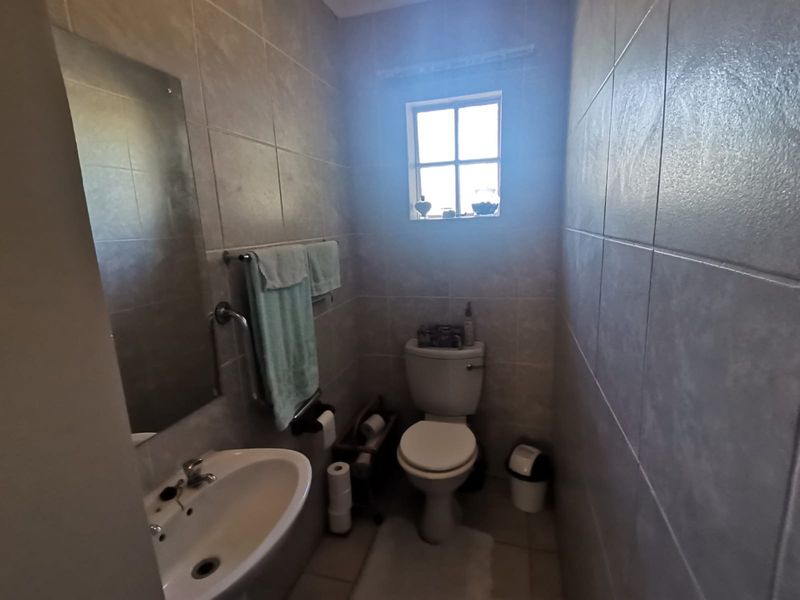 Stunning 2 bedroom unit in retirement village for sale. - Photo 6