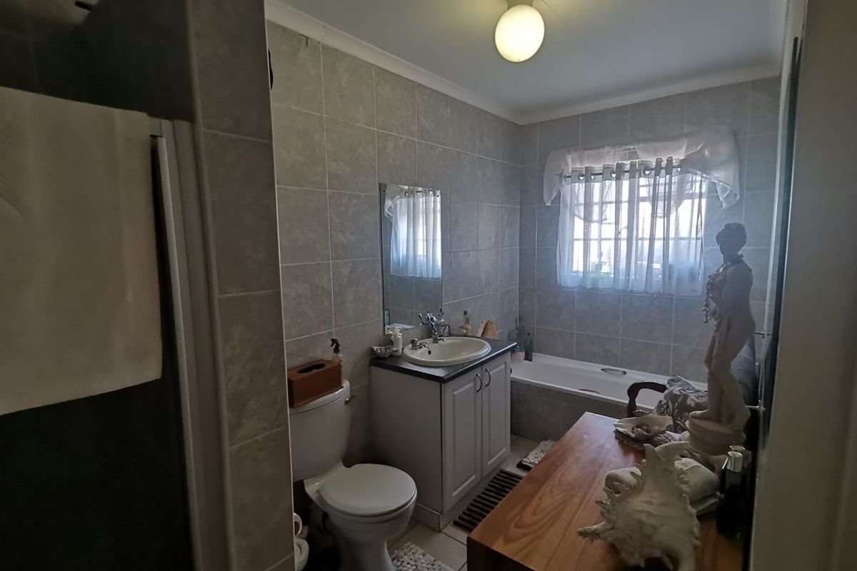 Stunning 2 bedroom unit in retirement village for sale. - Photo 5