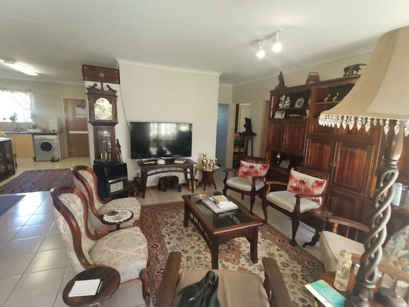 Stunning 2 bedroom unit in retirement village for sale. - Photo 10
