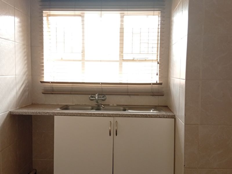 Spacious and Neat 3 Bedroom Townhouse in Terenure - Photo 9