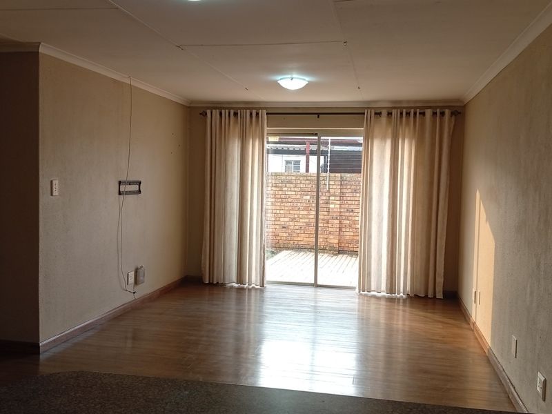 Spacious and Neat 3 Bedroom Townhouse in Terenure - Photo 5