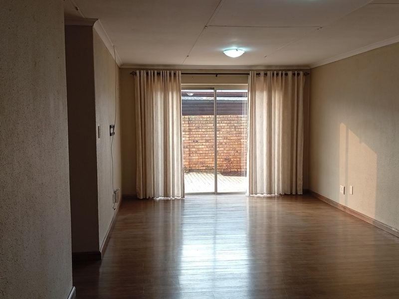 Spacious and Neat 3 Bedroom Townhouse in Terenure - Photo 4