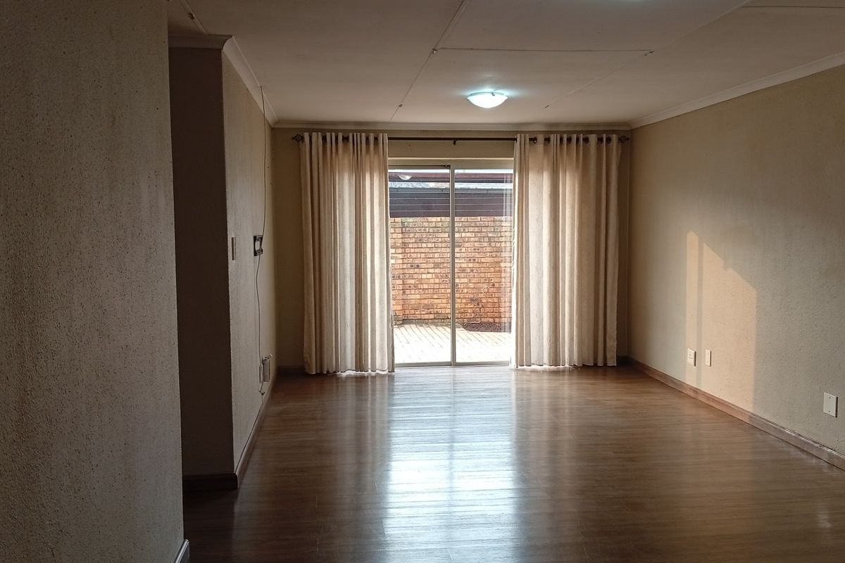 Spacious and Neat 3 Bedroom Townhouse in Terenure - Photo 4