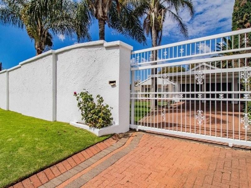 House For Sale in Bonaero Park, Kempton Park - Photo 2