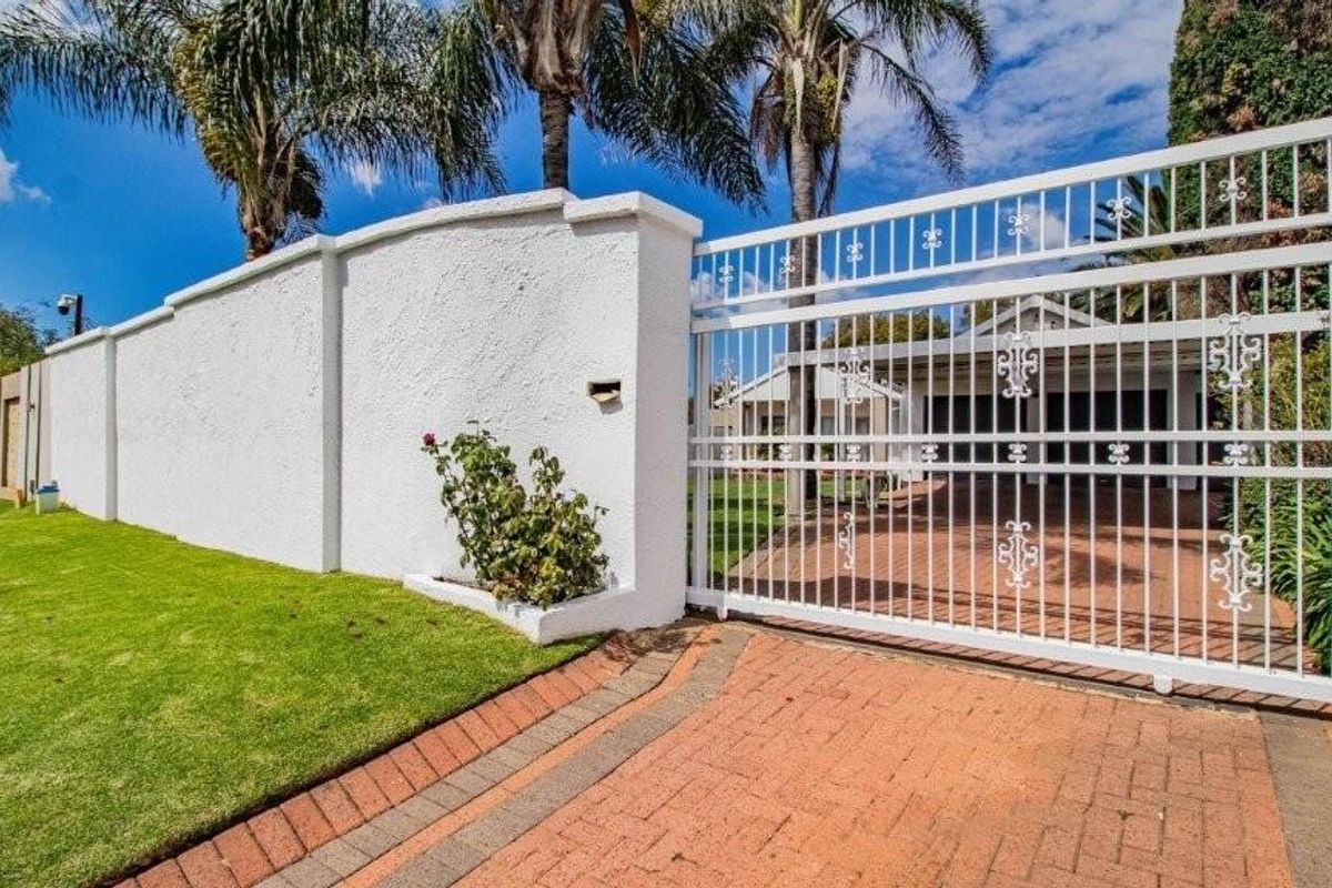 House For Sale in Bonaero Park, Kempton Park - Photo 2