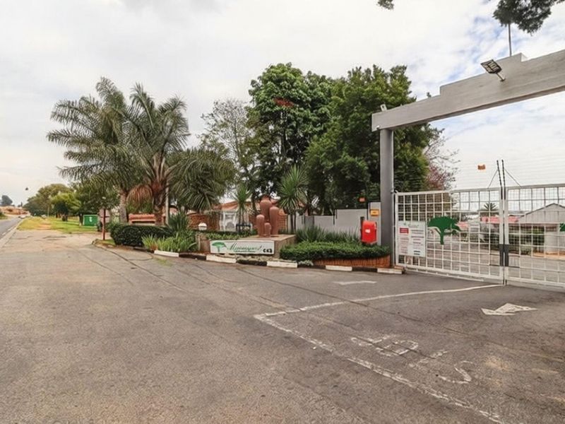 Townhouse For Sale in Terenure, Kempton Park - Photo 1
