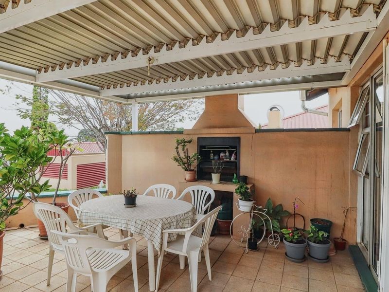 Townhouse For Sale in Terenure, Kempton Park - Photo 5